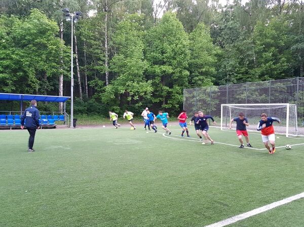 فريق هواة روس يمارسون كرة القدم - سبوتنيك عربي