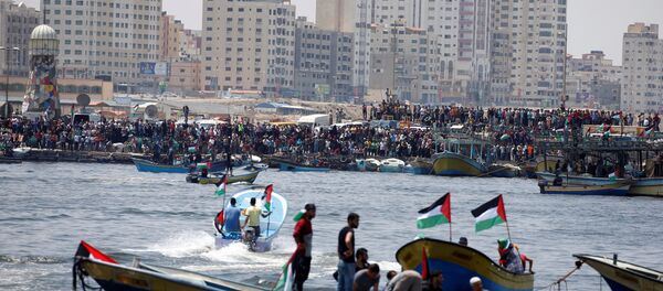 قوارب ترافق السفينة التي تنوي كسر الحصار على غزة - سبوتنيك عربي