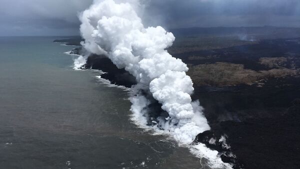 تدفق الحمم البركانية من بركان كيلاويا في جزيرة هاواي، 26 مايو/ أيار 2018 - سبوتنيك عربي