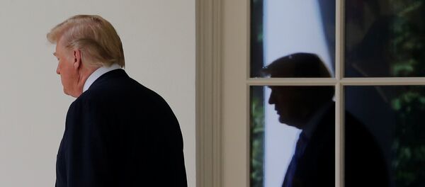 الرئيس الأمريكي دونالد ترامب مغادرا البيت الأبيض لقضاء عطلة نهية الأسبوع في منتجع كامب ديفيد, 1 يونيو/حزيران 2018 - سبوتنيك عربي