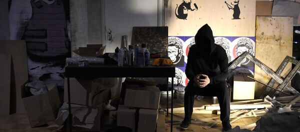 معرض لأعمال لفنان الغرافيتي الإنجليزي بانكسي في البيت المركزي للفنانين بموسكو - سبوتنيك عربي