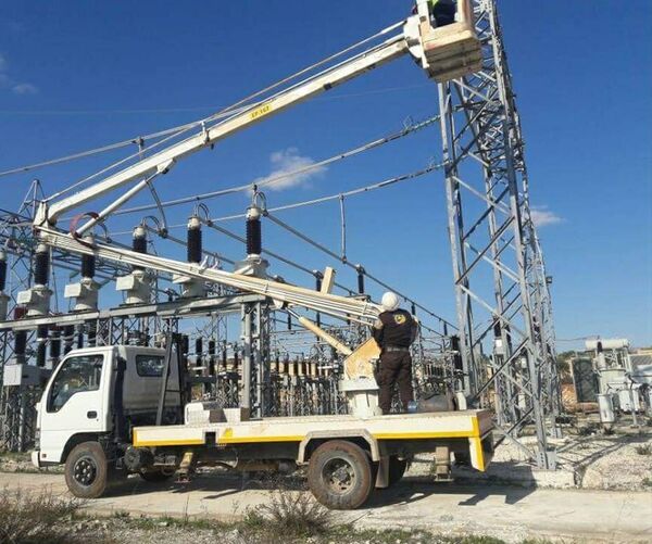 المسلحون الصينيون يسرقون كابلات شبكة الكهرباء بريف إدلب - سبوتنيك عربي