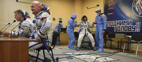 إطلاق مركبة الفضاء سويوز إم إس - 09 من قاعدة بايكونور في كازاخستان التي تحمل طاقم البعثة the ISS Expedition 56-57 - رائد فضاء روس كوسموس الروسي سيرغي بروكوليوف، ورائدة فضاء ناسا الأمريكية سيرينا أونيون تشينسلور، ورائد فضاء إيكا الألماني ألكسندر غرست - سبوتنيك عربي