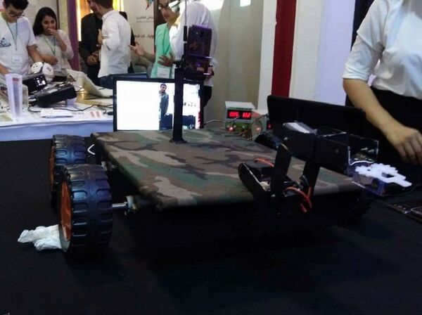 طلاب سوريون في الكليات التطبيقية يطورون روبوتات تنسجم مع احتياجات مكافحة الإرهاب - سبوتنيك عربي