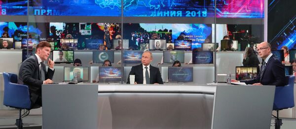 الخط المباشر مع الرئيس فلاديمير بوتين - الحوار السنوي مع الشعب الروسي، موسكو 7 يونيو/ حزيران 2018 - سبوتنيك عربي