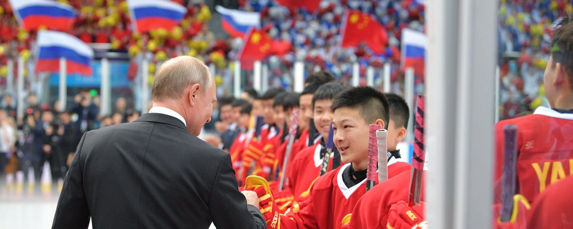  الرئيس الروسي فلاديمير بوتين والرئيس الصيني شى جين بينغ خلال اللقاء في الصين - مباراة ودية للهوكي - سبوتنيك عربي, 1920, 26.12.2022