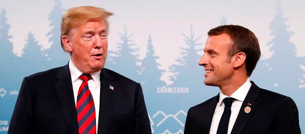 الرئيس الأمريكي دونالد ترامب والرئيس الريسي إيمانويل ماكرون في قمة السبع الكبار في كندا، يونيو/حزيران 2018 الرئيس الأمريكي دونالد ترامب والرئيس الريسي إيمانويل ماكرون في قمة السبع الكبار في كندا، يونيو/حزيران 2018 - سبوتنيك عربي