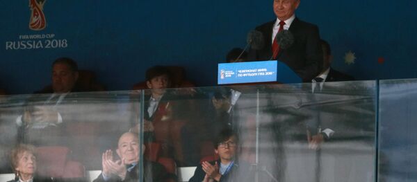 Президент РФ В. Путин и премьер-министр РФ Д. Медведев на церемонии открытия чемпионата мира по футболу - 2018 Президент РФ В. Путин и премьер-министр РФ Д. Медведев на церемонии открытия чемпионата мира по футболу - 2018 - سبوتنيك عربي