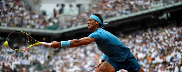 لاعب التنس الإسباني رافائيل نادال في مباراة نهائي بطولة فرنسا رولاند غاروس - 2018 ضد نظيره النمساوي في باريس، 10 يونيو/ حزيران 2018 - سبوتنيك عربي