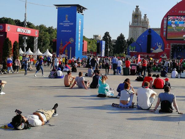 أجواء متابعة مباريات كأس العالم في موسكو روسيا 2018 - سبوتنيك عربي