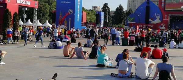 أجواء متابعة مباريات كأس العالم في موسكو روسيا 2018 - سبوتنيك عربي