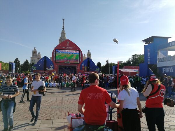 جانب من أجواء متابعة مباريات كأس العالم روسيا 2018 - سبوتنيك عربي