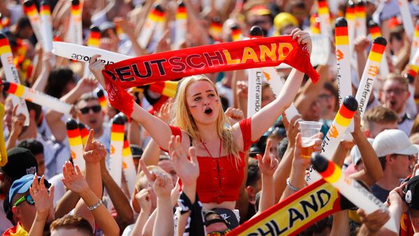 مشجعو المنتخب الألماني من مباراة ألمانيا والمكسيك - سبوتنيك عربي