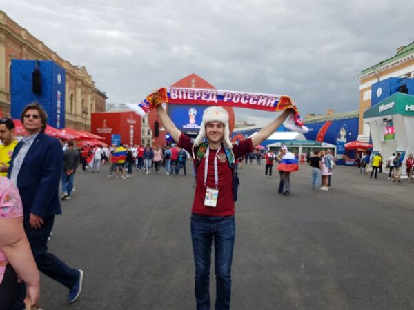 المشجع الروسي أرتيم فاربيوف - سبوتنيك عربي