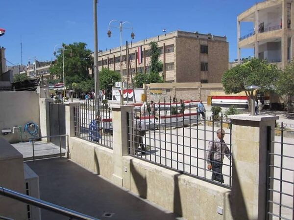 صورة من عام 2013 لموقع البنك الذي كان سابقا البنك الصناعي السوري قبل احتلال إدلب من قبل تنظيم القاعدة صورة من عام 2013 لموقع البنك الذي كان سابقا البنك الصناعي السوري قبل احتلال إدلب من قبل تنظيم القاعدة - سبوتنيك عربي