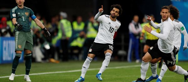 لاعب المنتخب المصري محمد صلاح يحتفل بالهدف الأول له في كأس العالم - سبوتنيك عربي
