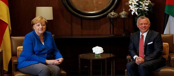 العاهل الأردني الملك عبدالله الثاني خلال لقائه المستشارة الألمانية أنغيلا ميركل في عمان العاهل الأردني الملك عبدالله الثاني خلال لقائه المستشارة الألمانية أنغيلا ميركل في عمان - سبوتنيك عربي