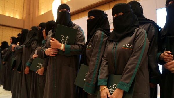 محققات في قيادة المرأة السعودية للسيارة - سبوتنيك عربي