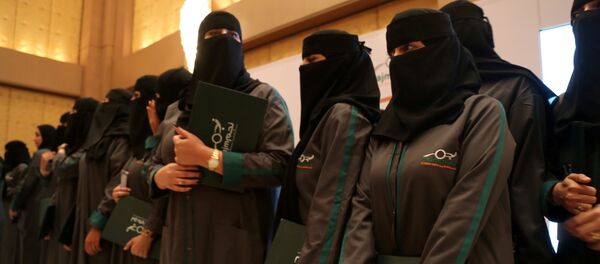 محققات في قيادة المرأة السعودية للسيارة - سبوتنيك عربي