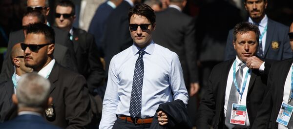 رئيس الوزراء الكندي لابسا نظارات شمسية رئيس الوزراء الكندي لابسا نظارات شمسية - سبوتنيك عربي