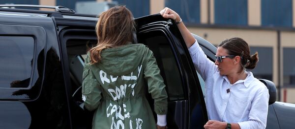 سترة ميلانيا ترامب تثير الجدل سترة ميلانيا ترامب تثير الجدل - سبوتنيك عربي