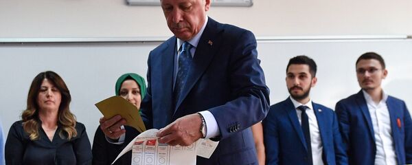 أردوغان يدلي بصوته في الانتخابات التركية - سبوتنيك عربي