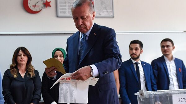 أردوغان يدلي بصوته في الانتخابات التركية - سبوتنيك عربي