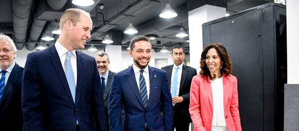 الأمير البريطاني وليام مع ولي العهد الأردني أثناء زيارتهما إلى مؤسسة ولي العهد في عمان بالأردن، 24 يونيو/حزيران 2018 - سبوتنيك عربي