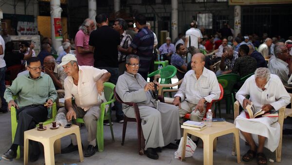 مواطنون يجلسون على مقهى بالعراق - سبوتنيك عربي