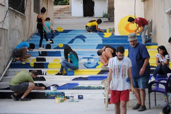    مبادرات تقودها الفنانة التشكيلية هيام سلمان لتجميل شوارع وأزقة مدينة اللاذقية - سبوتنيك عربي