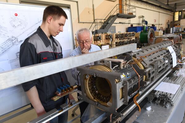 المصادم الروسي: كيف يستعد العلماء لانفجار كبير في مدينة دوبنا المصادم الروسي: كيف يستعد العلماء لانفجار كبير في مدينة دوبنا - سبوتنيك عربي