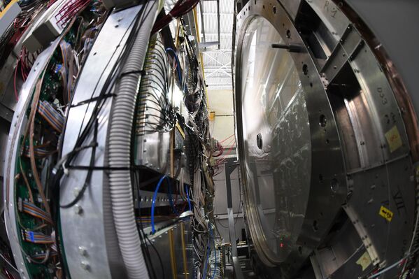 المصادم الروسي: كيف يستعد العلماء لانفجار كبير في مدينة دوبنا المصادم الروسي: كيف يستعد العلماء لانفجار كبير في مدينة دوبنا - سبوتنيك عربي