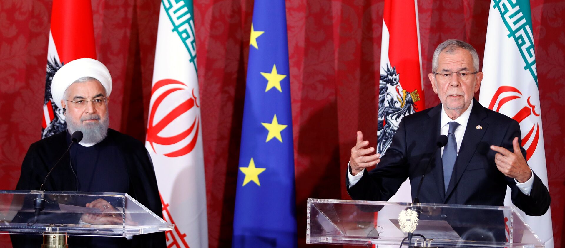 الرئيس النمساوي فان دير بيلين والرئيس الإيراني روحاني يحضران مؤتمرهما الصحفي في العاصمة النمساوية فيينا، 4 يوليو/تموز 2018 - سبوتنيك عربي, 1920, 04.07.2018