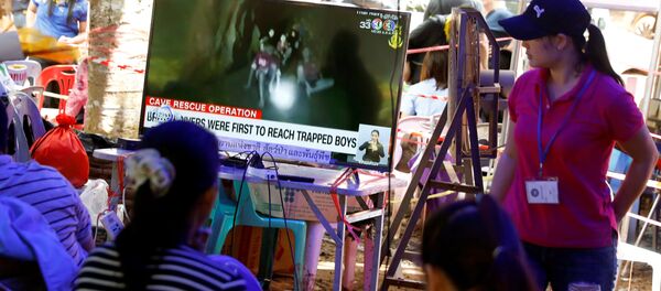 أهالين الأطفال المحاصرين بالكهف في تايلاند - سبوتنيك عربي