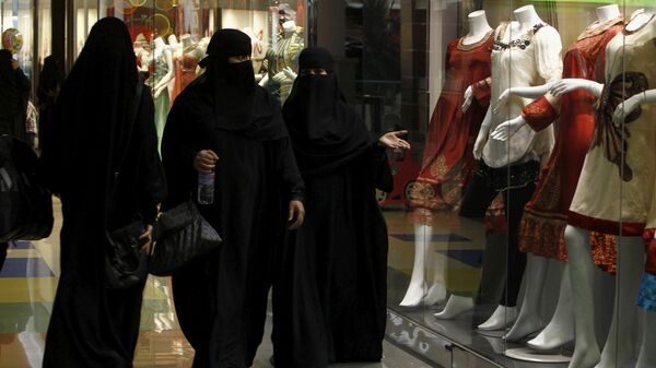 سعوديات يتسوقن في الرياض - سبوتنيك عربي