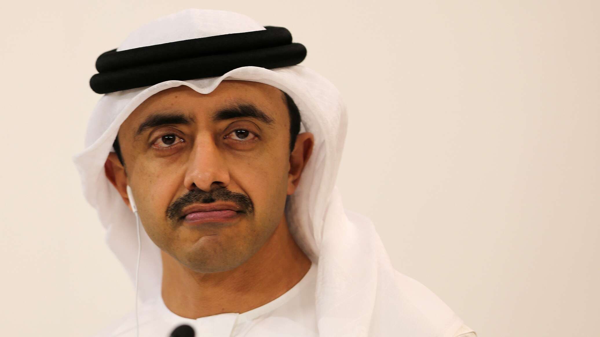 عبد الله بن زايد لنتنياهو: يجب إنهاء حرب غزة ودعم حل الدولتين