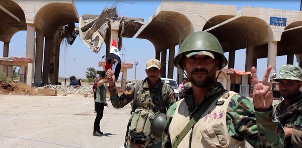 الجيش السوري على معبر نصيب الحدودي ويرفع العلم هناك - سبوتنيك عربي