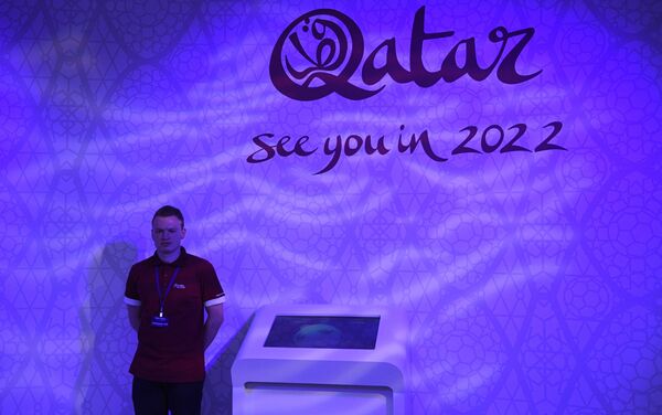 افتتاح خيمة مجلس قطر أبوابها في حديقة غوركوغو، في العاصمة الروسية، وتمكن الزوار خلال مراسم الافتتاح تذوق الحلاوة الشرقية، وارتداء الملابس التقليدية، ومشاهدة أداء فرق الفولكلور الشعبي، كما ضمت الخيمة نماذج للملاعب التي ستستضيف بطولة العالم لكرة القدم لعام 2022، موسكو 7 يوليو/ تموز 2018 - سبوتنيك عربي