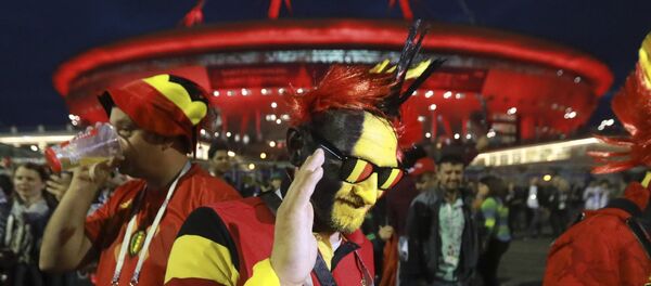 مشجعون بلجيكيون بعد إقصاء منتخب بلادهم من كأس العالم - سبوتنيك عربي