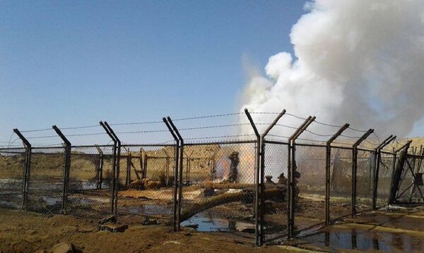 سوريا - النفط السوري - حقل نفط مشتعل جراء الأعمال الإرهابية - سبوتنيك عربي