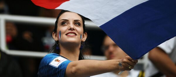 مشجعات المنتخب الفرنسي في كأس العالم 2018 - سبوتنيك عربي