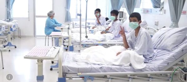 أطفال الكهف في المستشفى بعد عملية إنقاذ ناجحة أطفال الكهف في المستشفى بعد عملية إنقاذ ناجحة - سبوتنيك عربي