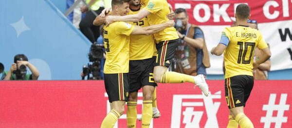 فرحة لاعبي بلجيكا بإحراز هدف في مرمى إنجلترا بكأس العالم 2018 - سبوتنيك عربي