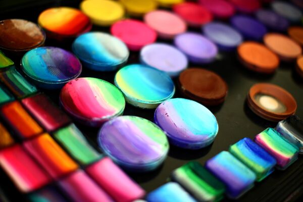 فنانون يرسمون على أجساد البشر في النمسا - سبوتنيك عربي