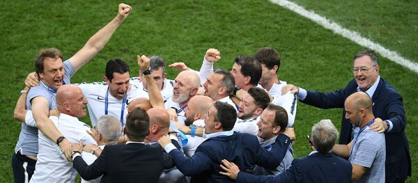 احتفال المنتخب الفرنسي بالفوز - سبوتنيك عربي