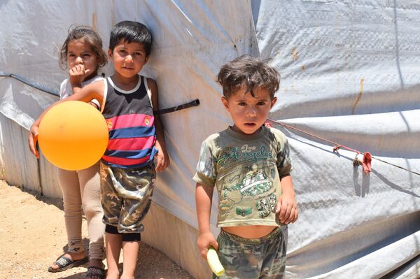  مخيم للنازحين السوريين في منطقة العقيدية في لبنان - سبوتنيك عربي