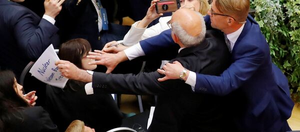 طرد صحفي من مؤتمر ترامب وبوتين - سبوتنيك عربي