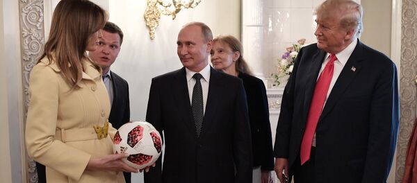 الرئيس فلاديمير بوتين يلتقي بالرئيس الأمريكي دونالد ترامب والسيدة الأولى ميلانيا ترامب، 16 يوليو/ تموز 2018 - سبوتنيك عربي