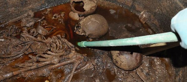 العثور على عدد من المومياء في تابوت أسود  في الإسكندرية، شمال مصر 19 يوليو/ تموز 2018 - سبوتنيك عربي