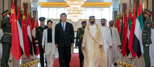 الشيخ محمد بن زايد آل نهيان والشيخ محمد بن راشد آل مكتوم يستقبلان الرئيس الصيني شي جين بينغ في القصر الرئاسي الإماراتي، 19 يوليو/تموز 2018 - سبوتنيك عربي